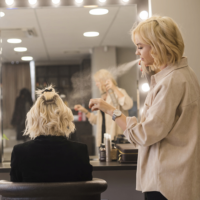 مقایسه برندهای معروف اسپری فیکس شینیون در ایران